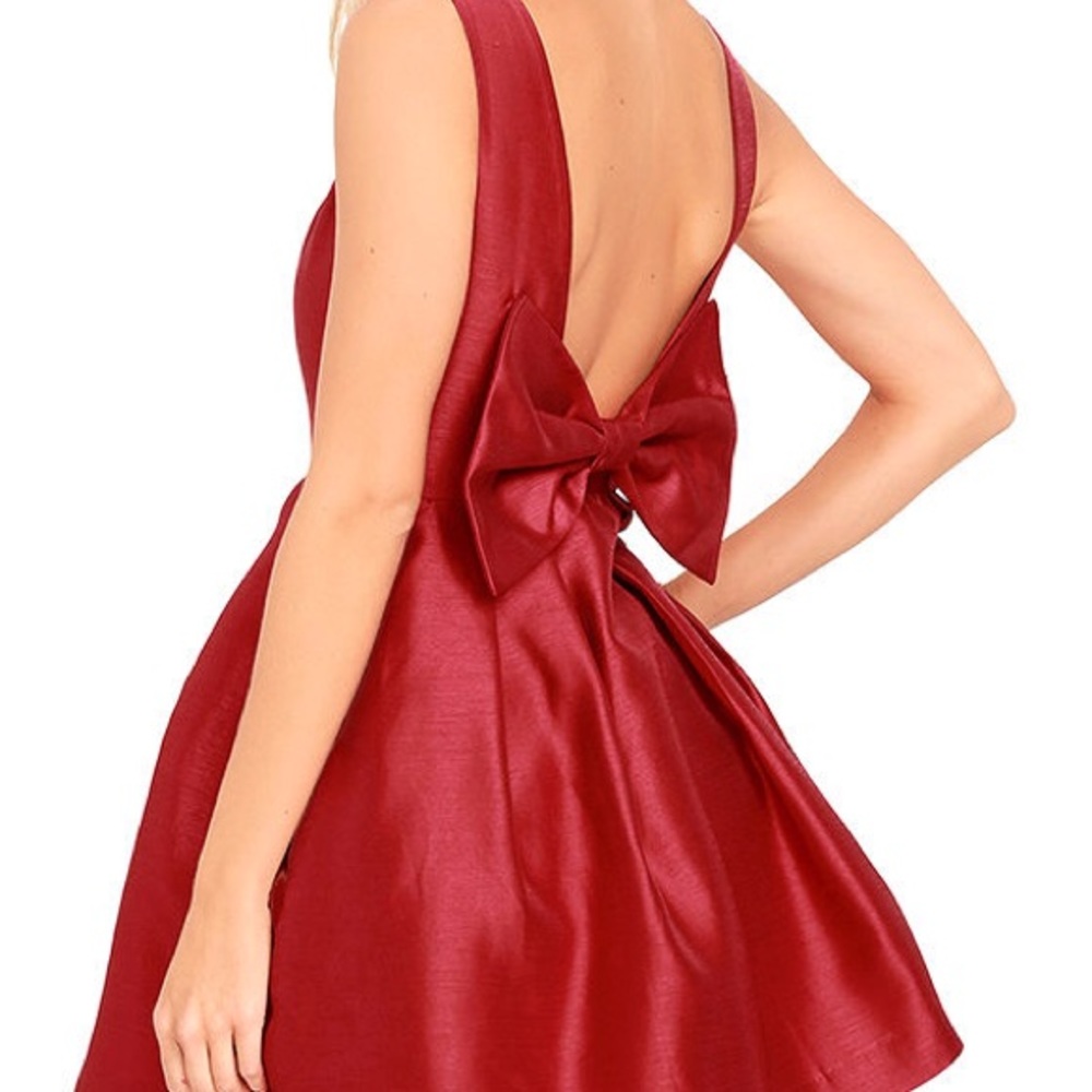 Backless dress